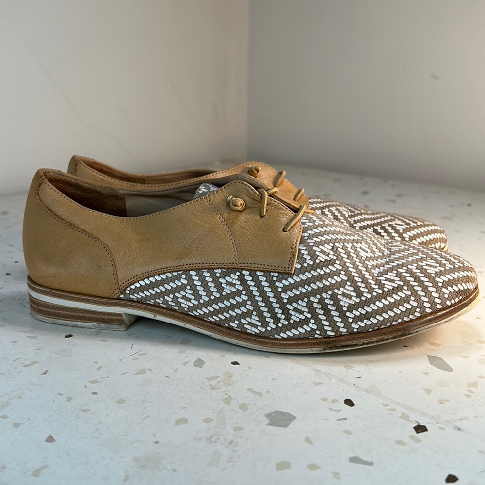 Isabella Anselmi Preppy Beige Geometric Oxfords